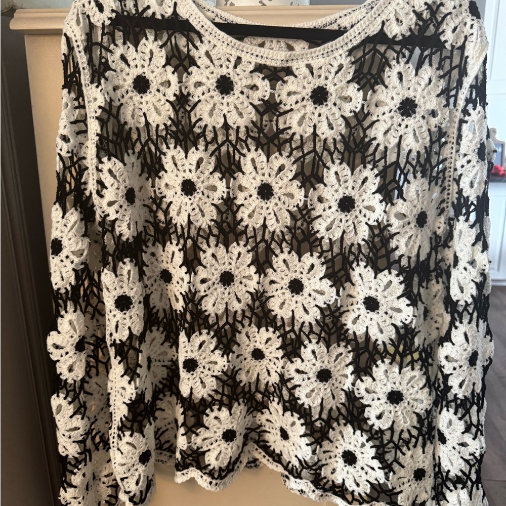 Women’s Crochet Floral Long-Sleeve Sweater - Black & White